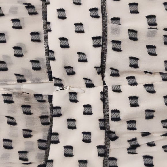 NWT BCBG Silk Blend Cocktail Dress with Ruffle Sleeves Size 10 - Picture 11 of 12